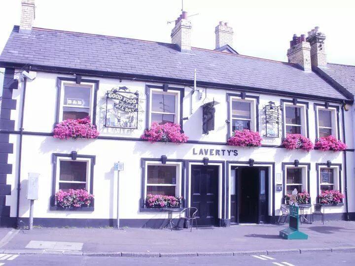 Laverty'S - The Black Bull Inn Randalstown Exterior foto
